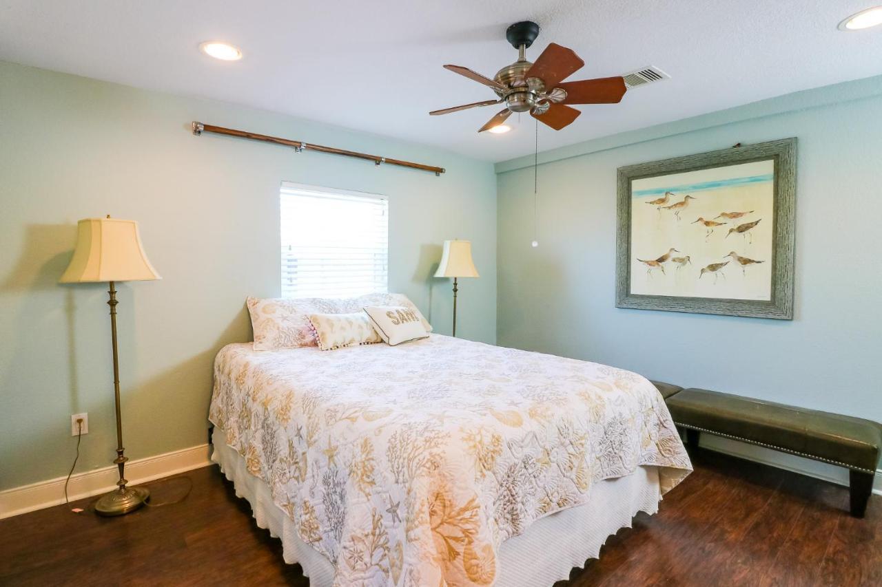 Perfect Location Spacious Yard Coffee Bar At This Lovely Beach Home Galveston Exterior foto